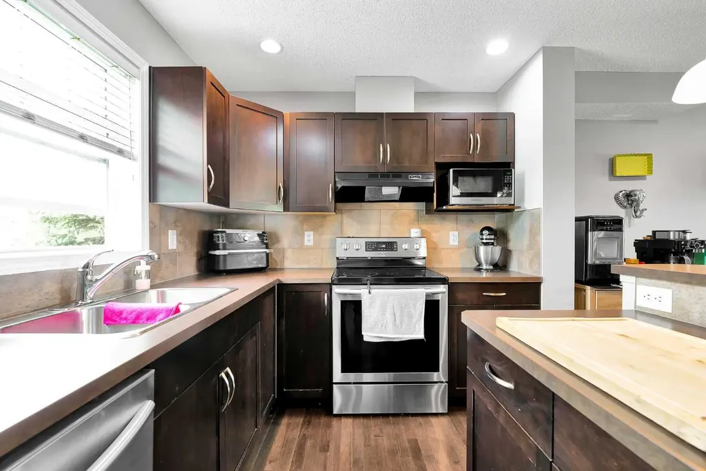 169 Country Village Manor NE Calgary AB T3K 0L6