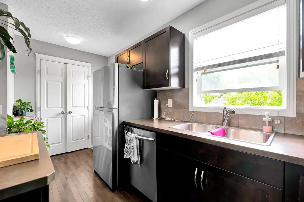 169 Country Village Manor NE Calgary AB T3K 0L6