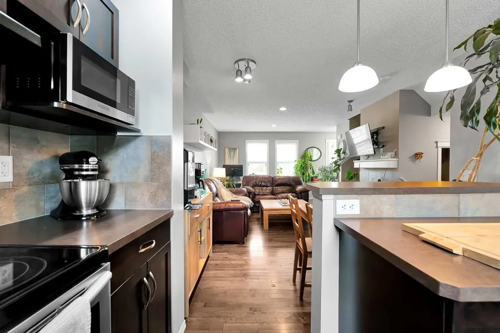169 Country Village Manor NE Calgary AB T3K 0L6