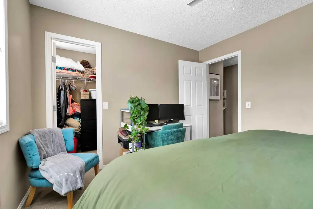 169 Country Village Manor NE Calgary AB T3K 0L6