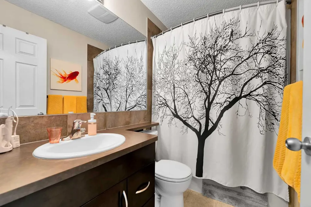 169 Country Village Manor NE Calgary AB T3K 0L6