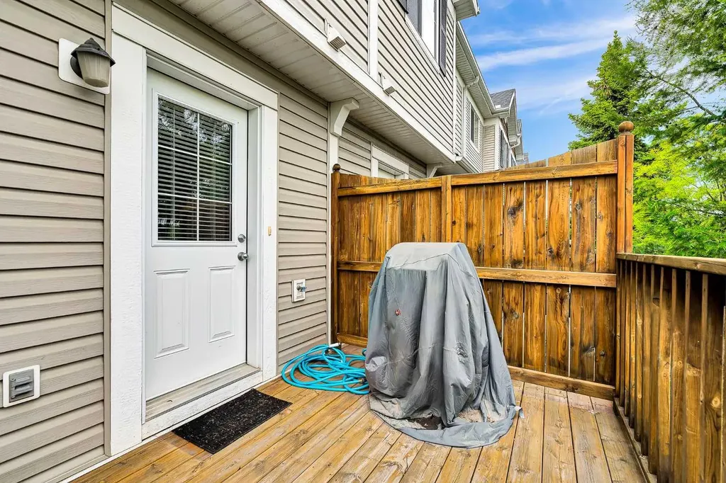 169 Country Village Manor NE Calgary AB T3K 0L6