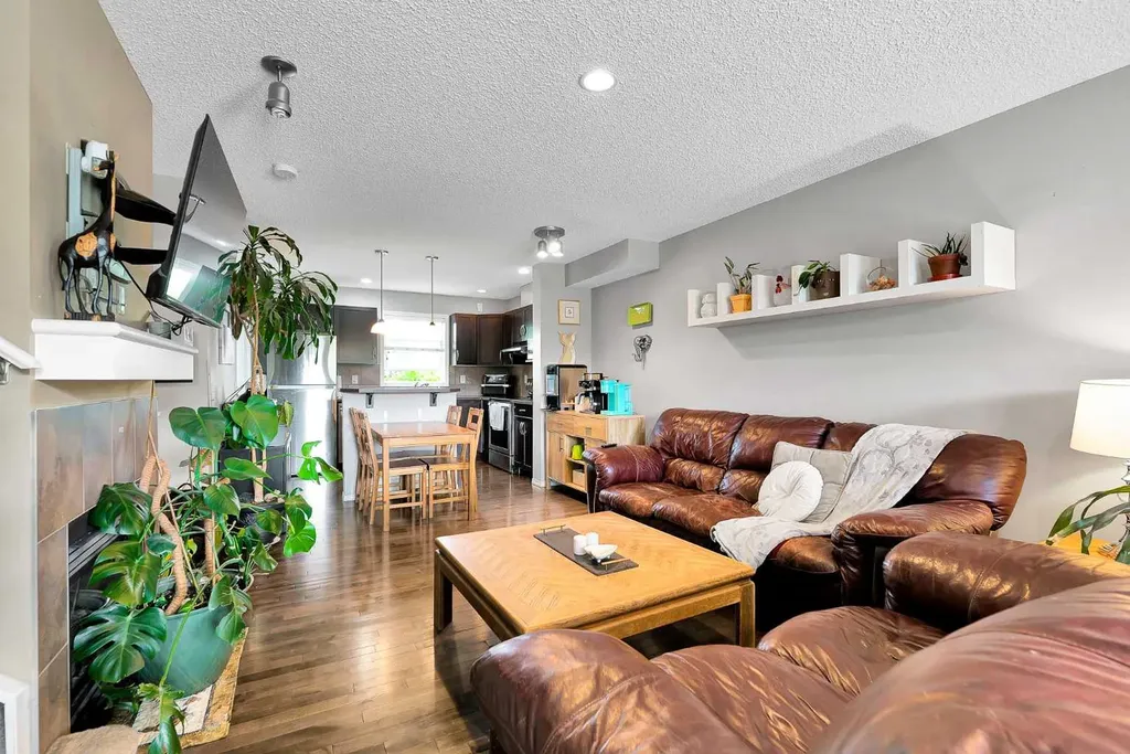 169 Country Village Manor NE Calgary AB T3K 0L6