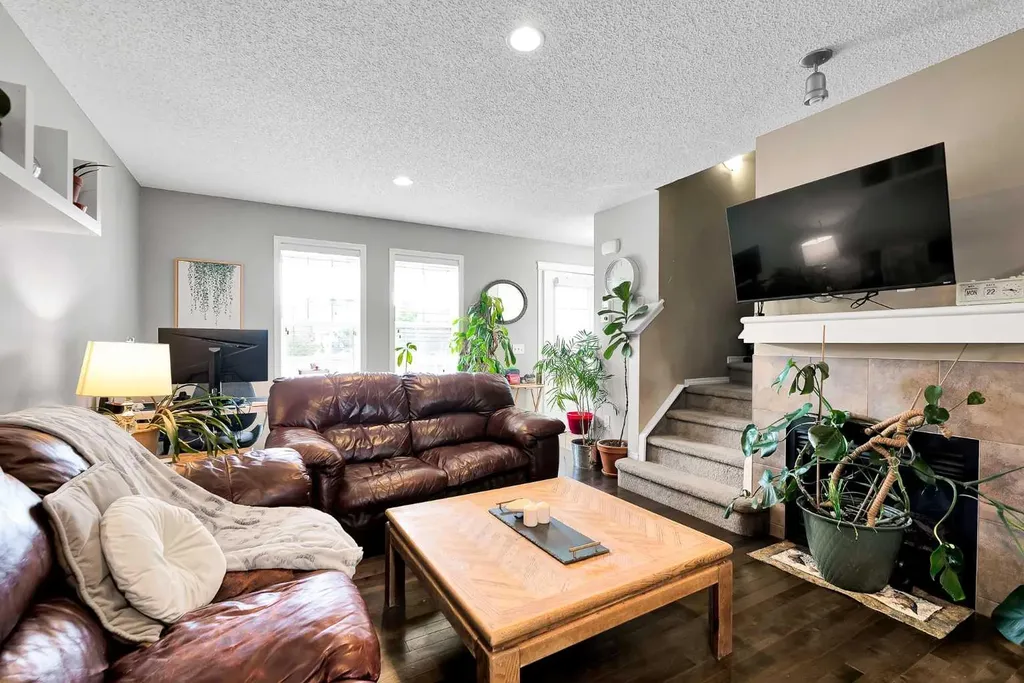 169 Country Village Manor NE Calgary AB T3K 0L6