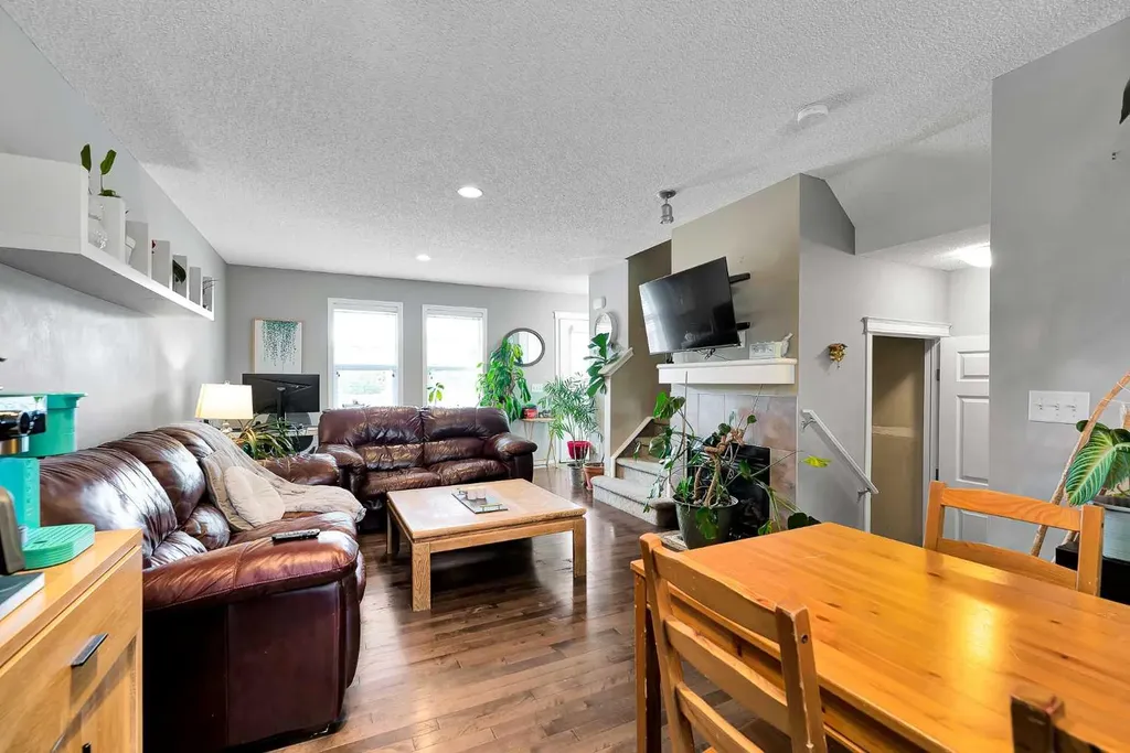 169 Country Village Manor NE Calgary AB T3K 0L6