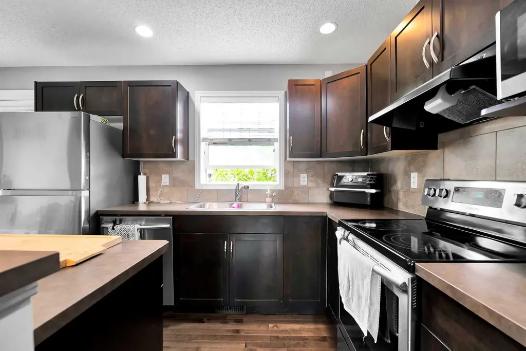 169 Country Village Manor NE Calgary AB T3K 0L6