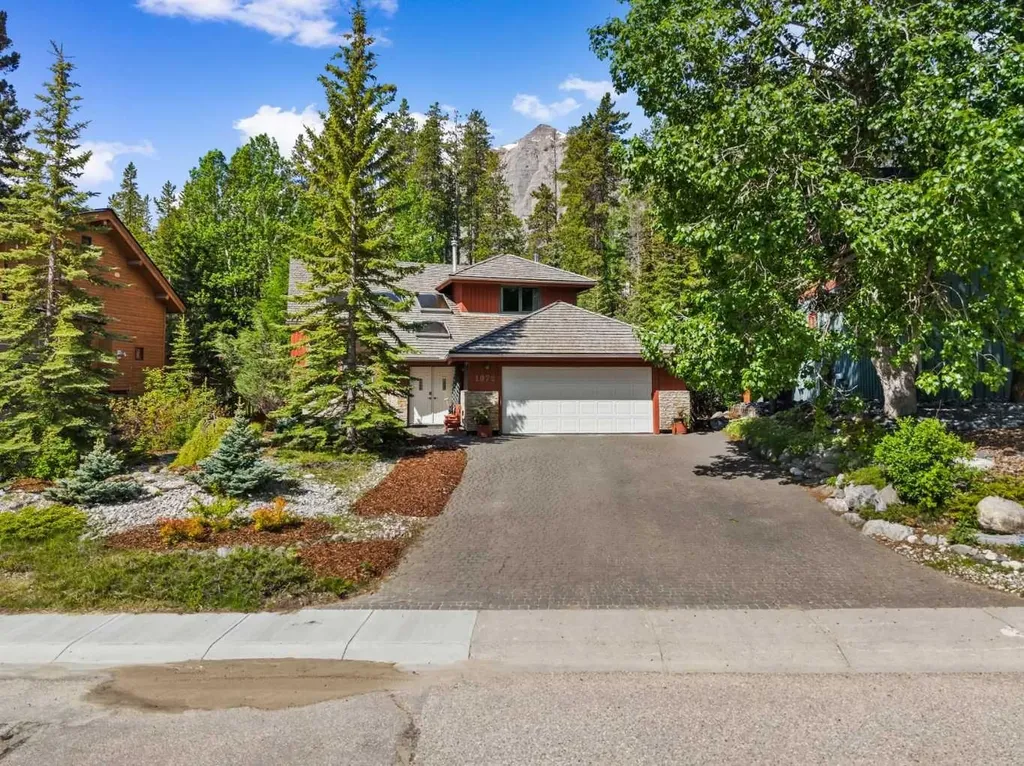 1072 Evergreen Canmore AB T1W2P9