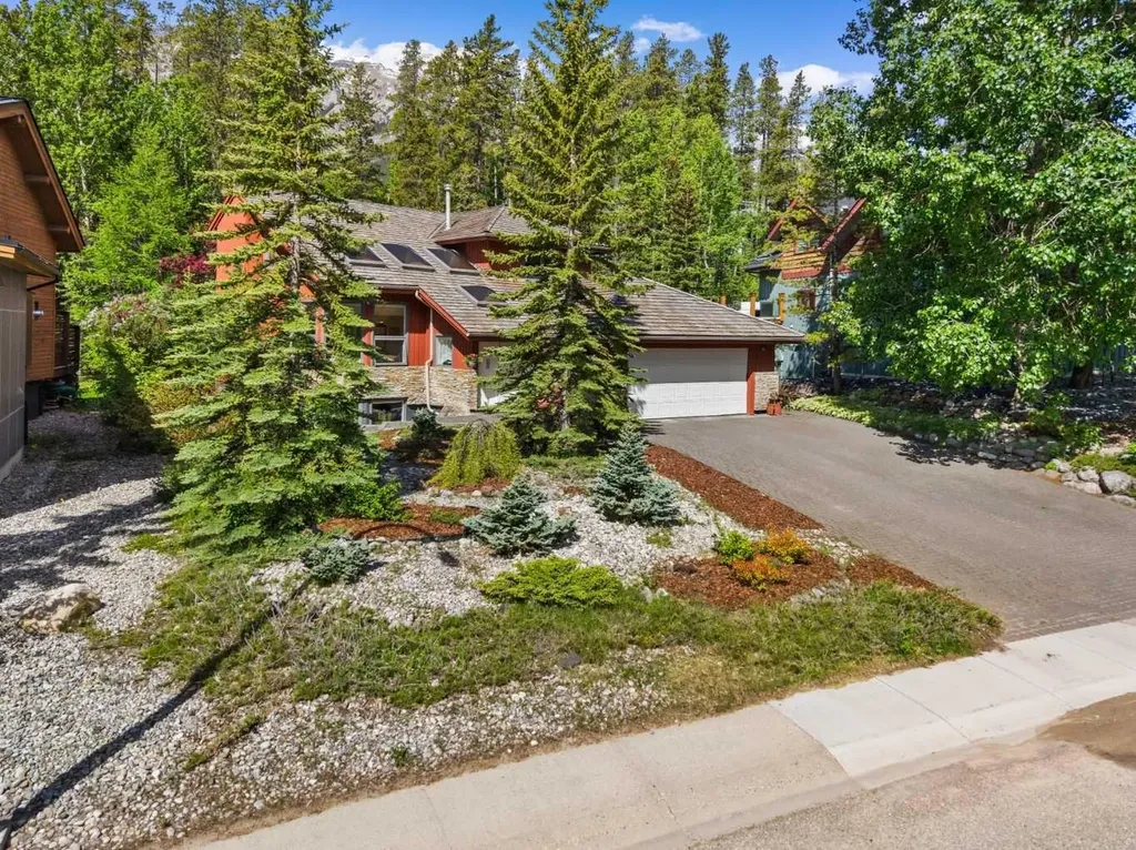 1072 Evergreen Canmore AB T1W2P9