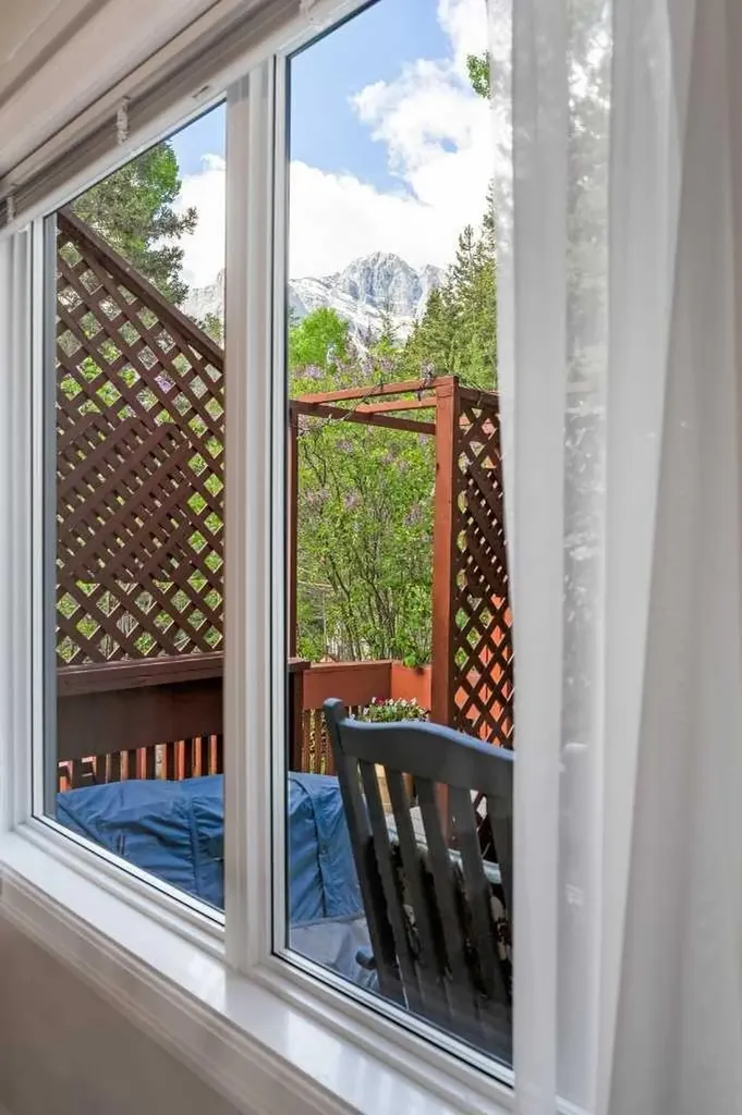 1072 Evergreen Canmore AB T1W2P9