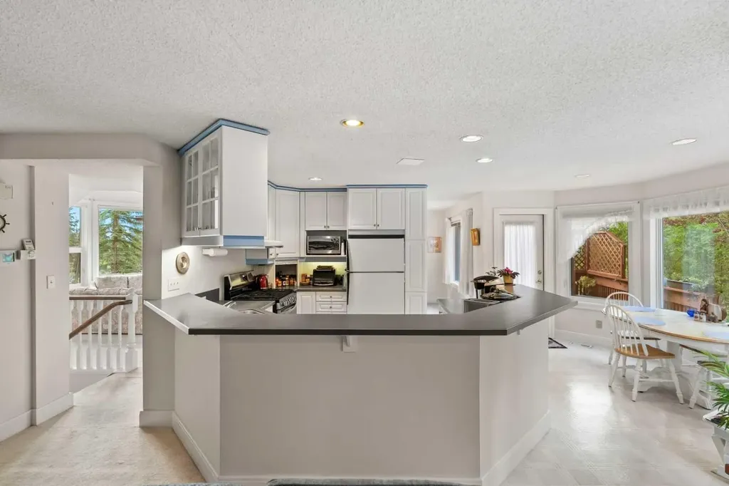 1072 Evergreen Canmore AB T1W2P9