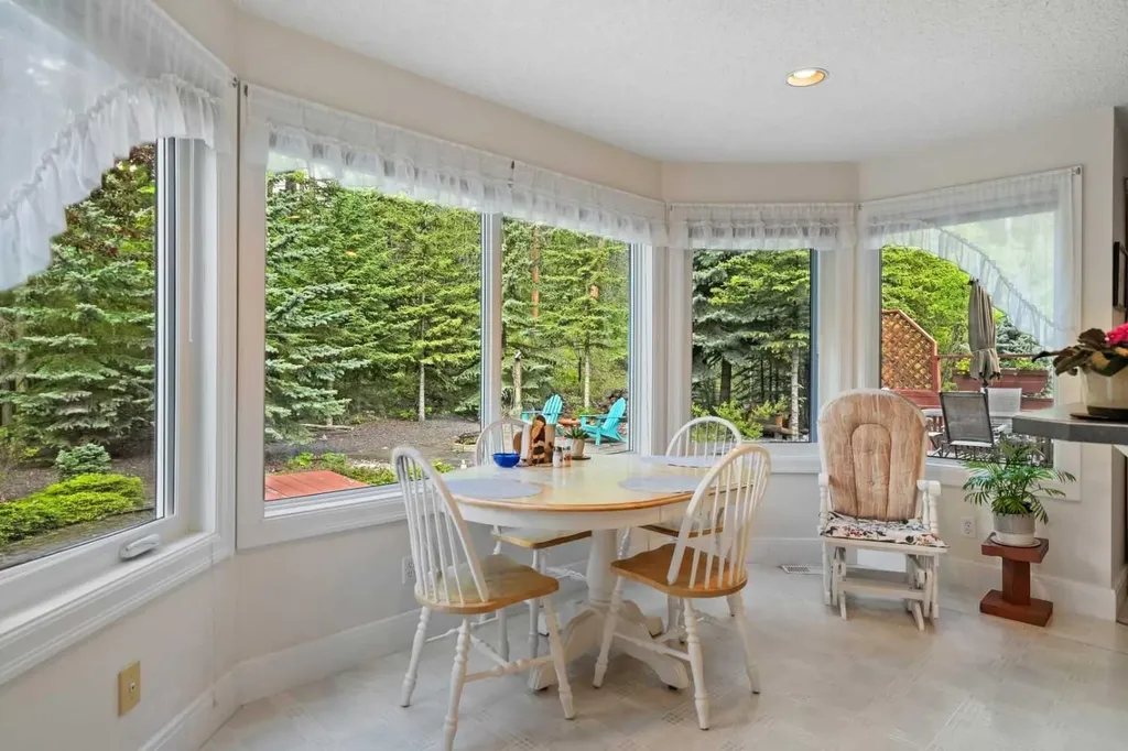 1072 Evergreen Canmore AB T1W2P9