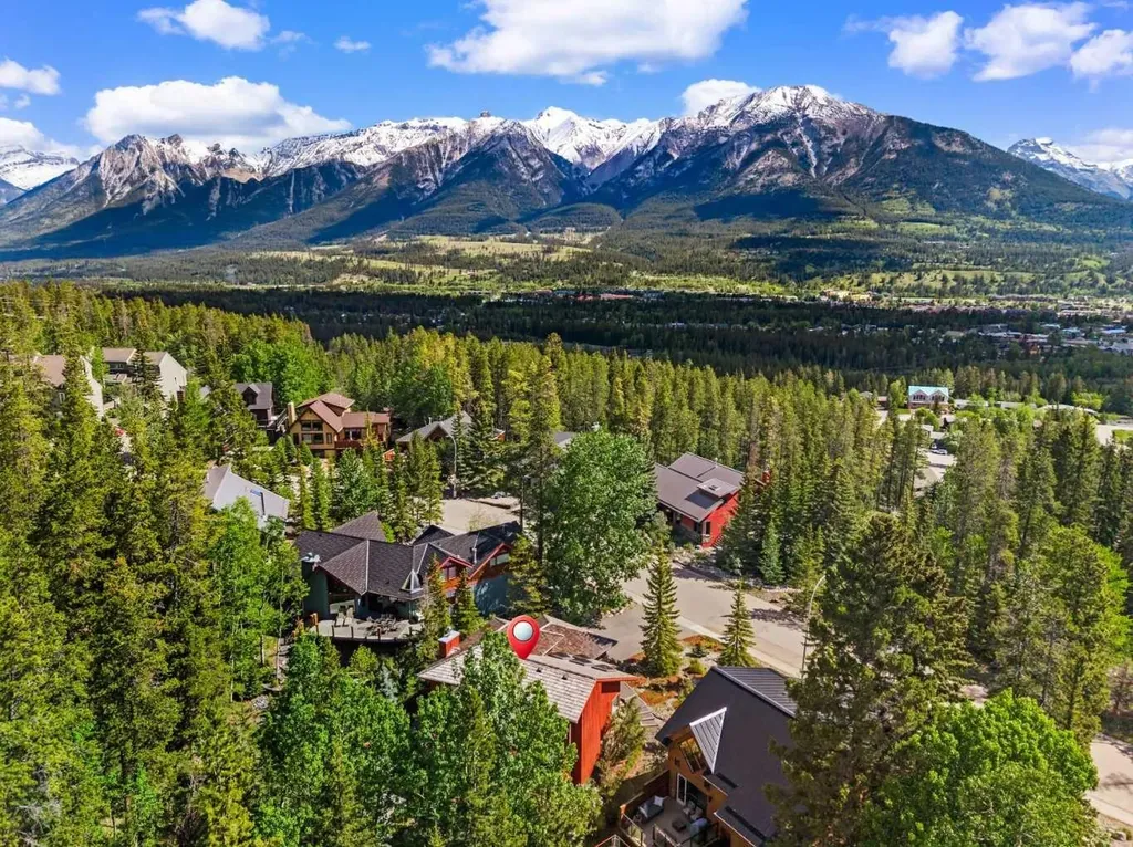1072 Evergreen Canmore AB T1W2S6