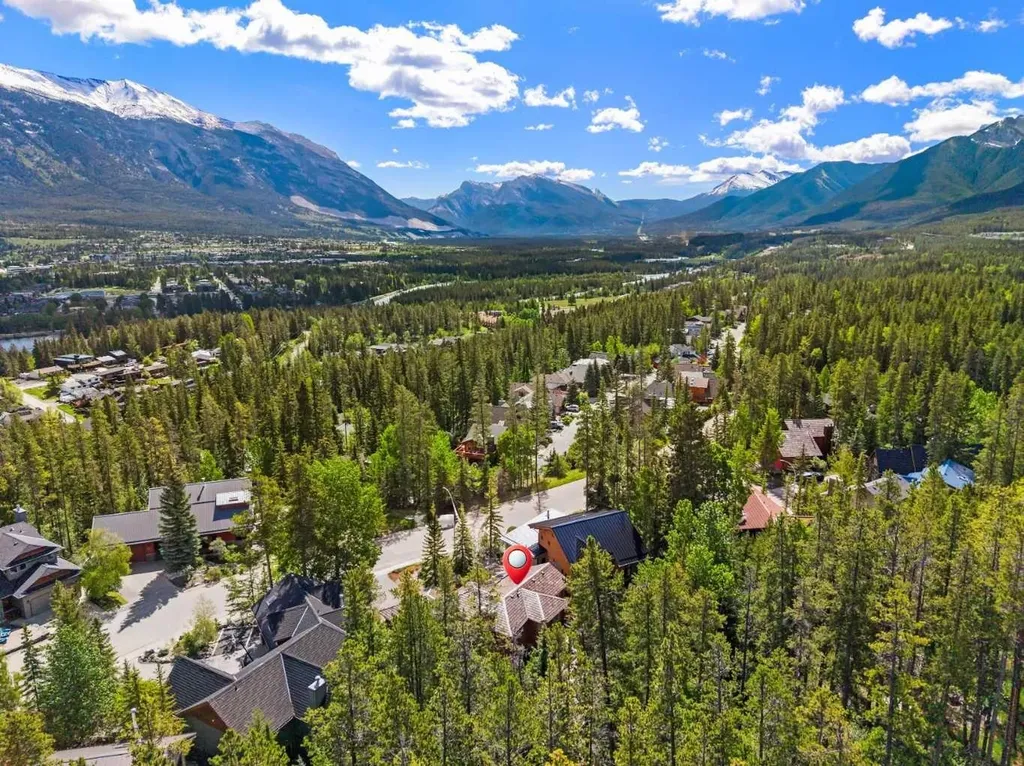 1072 Evergreen Canmore AB T1W2P9