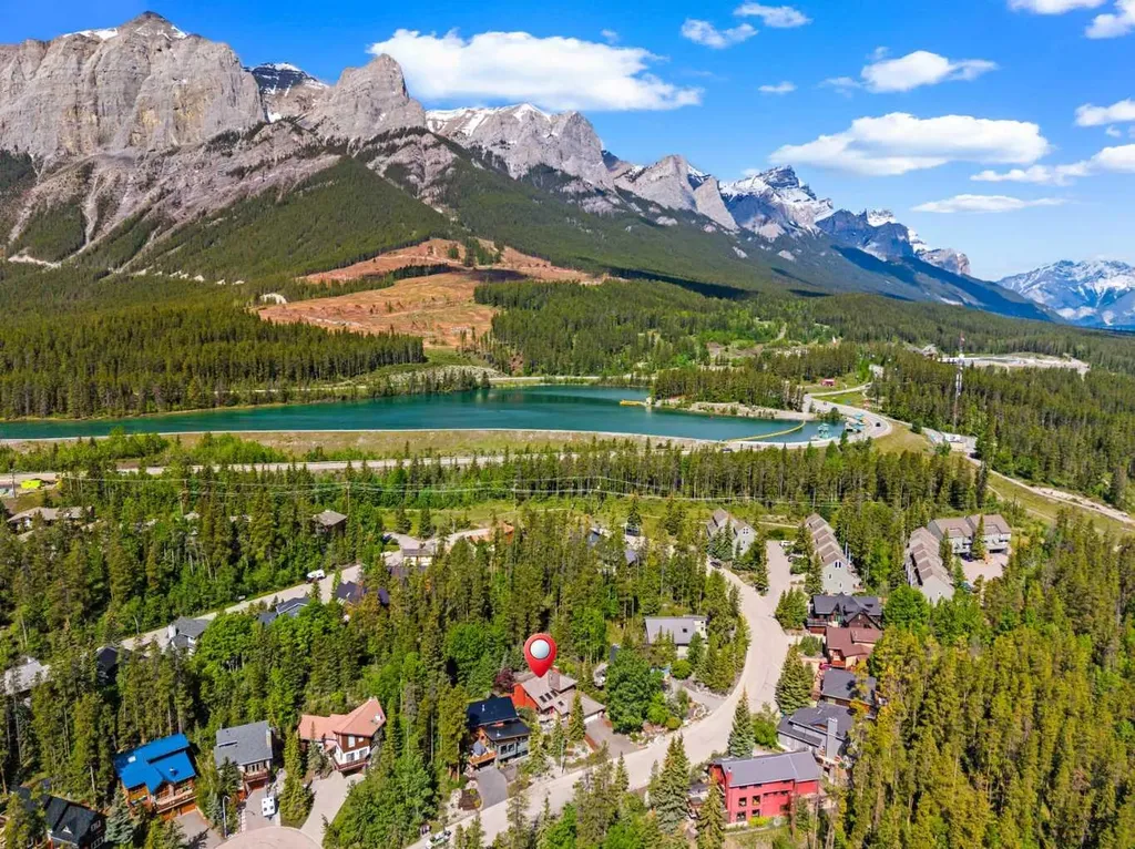 1072 Evergreen Canmore AB T1W2S6