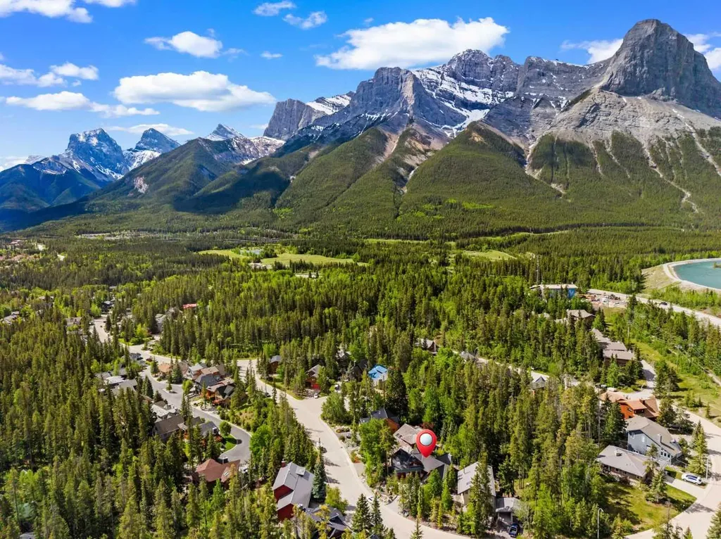 1072 Evergreen Canmore AB T1W2S6