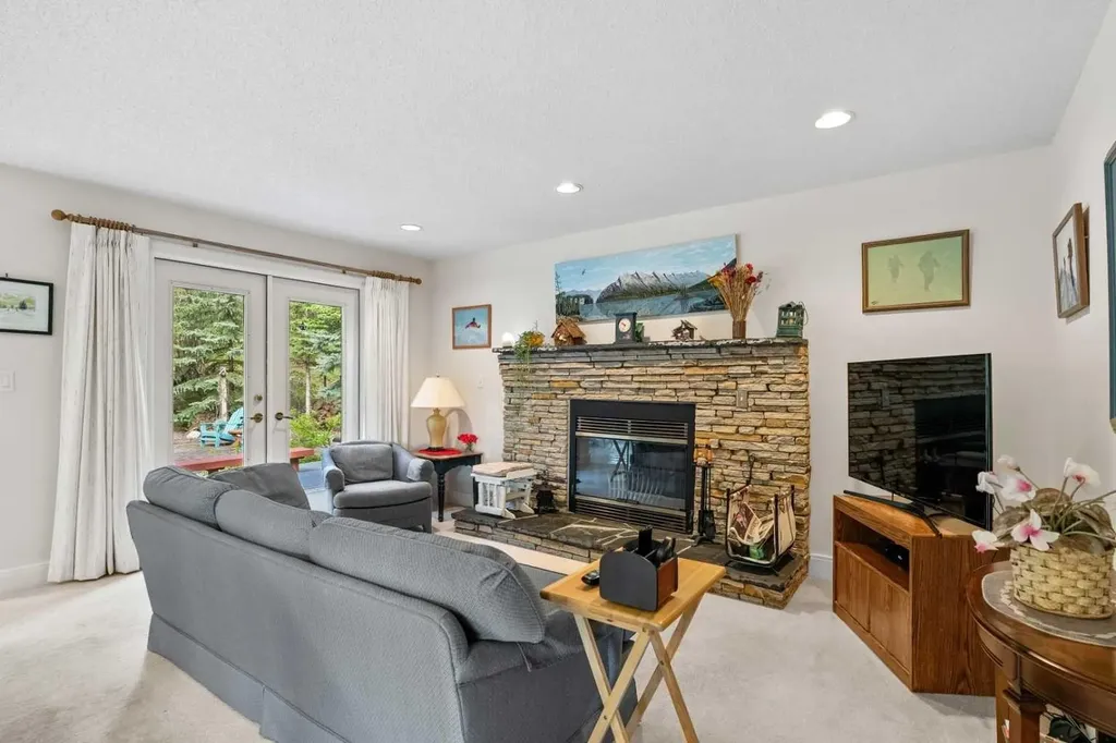1072 Evergreen Canmore AB T1W2P9