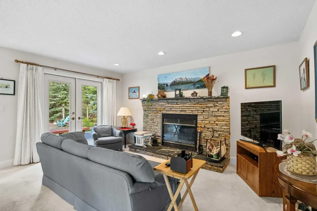 1072 Evergreen Canmore AB T1W2S6