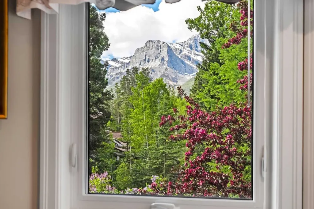 1072 Evergreen Canmore AB T1W2P9