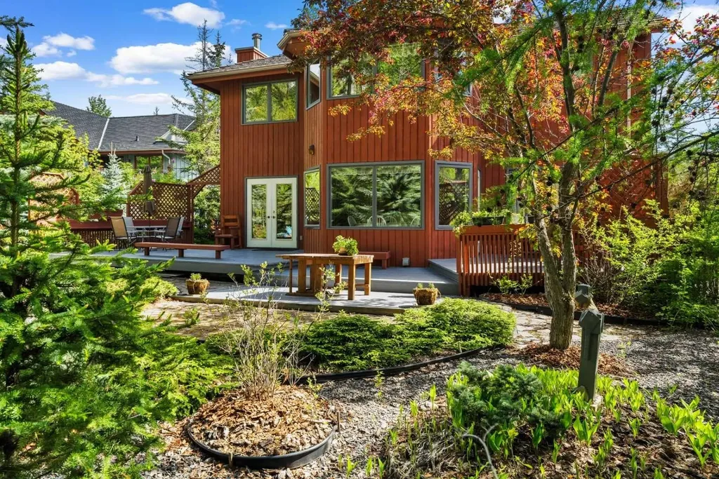 1072 Evergreen Canmore AB T1W2P9