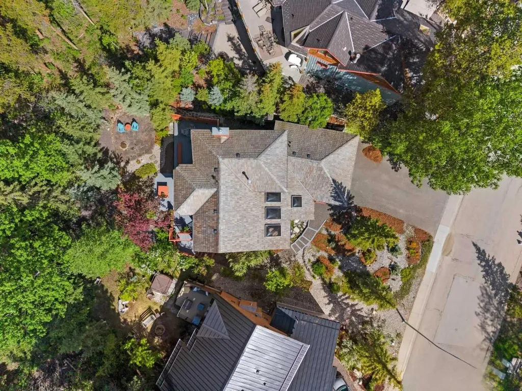 1072 Evergreen Canmore AB T1W2S6