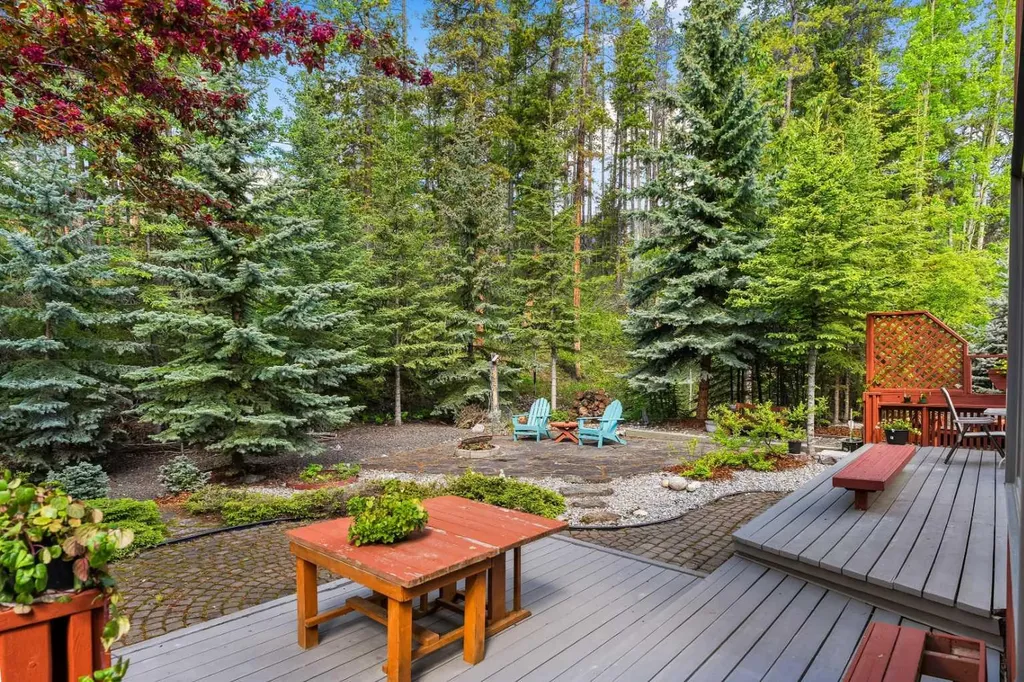 1072 Evergreen Canmore AB T1W2S6