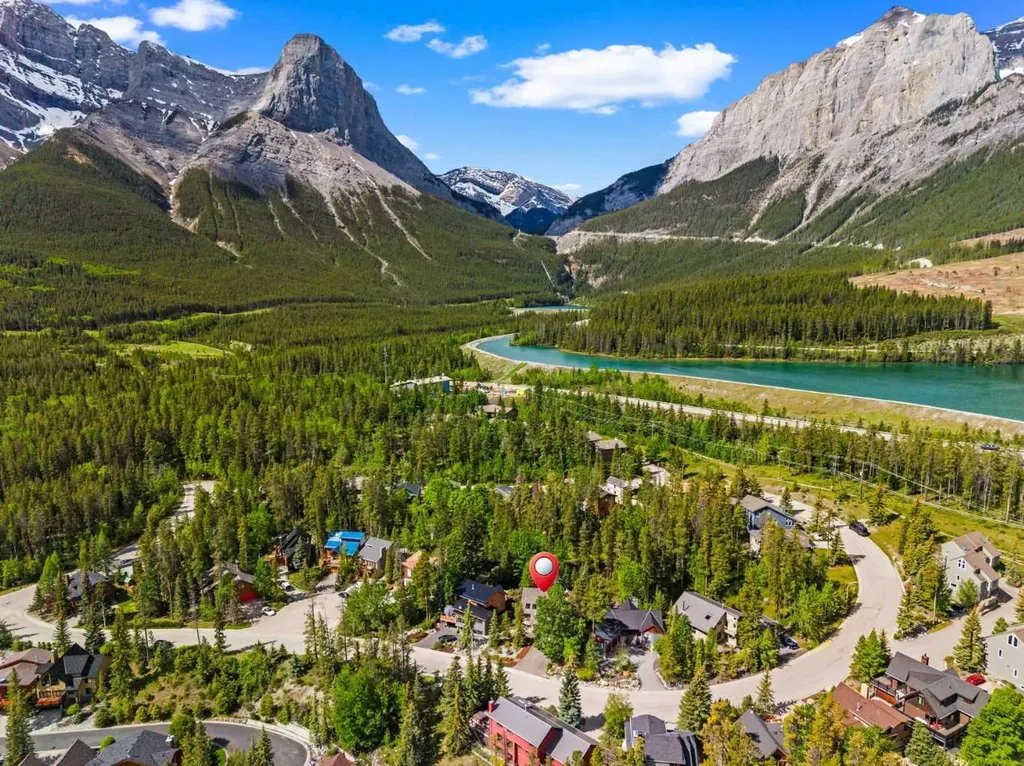 1072 Evergreen Canmore AB T1W2P9