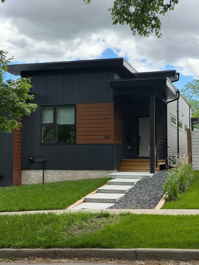 929 9 Street S Lethbridge AB T1J 2M1