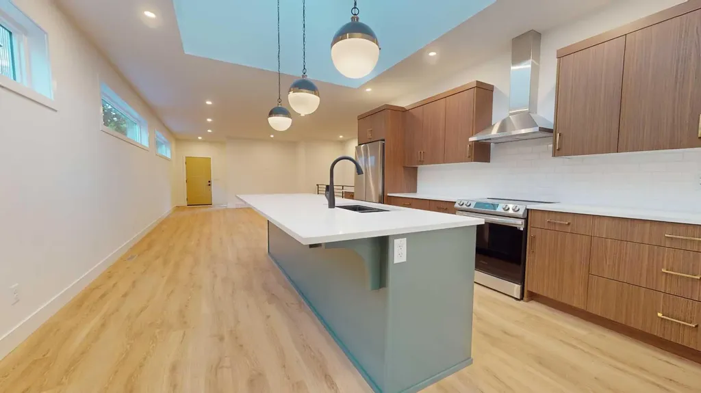 929 9 Street S Lethbridge AB T1J 2M1