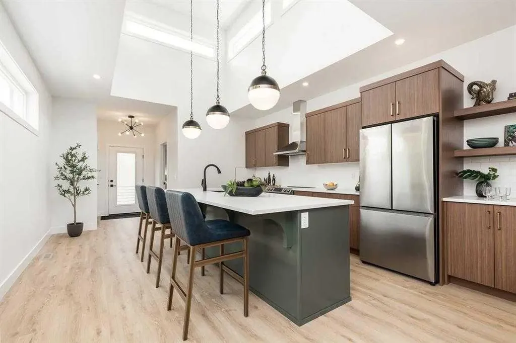 929 9 Street S Lethbridge AB T1J 2M1