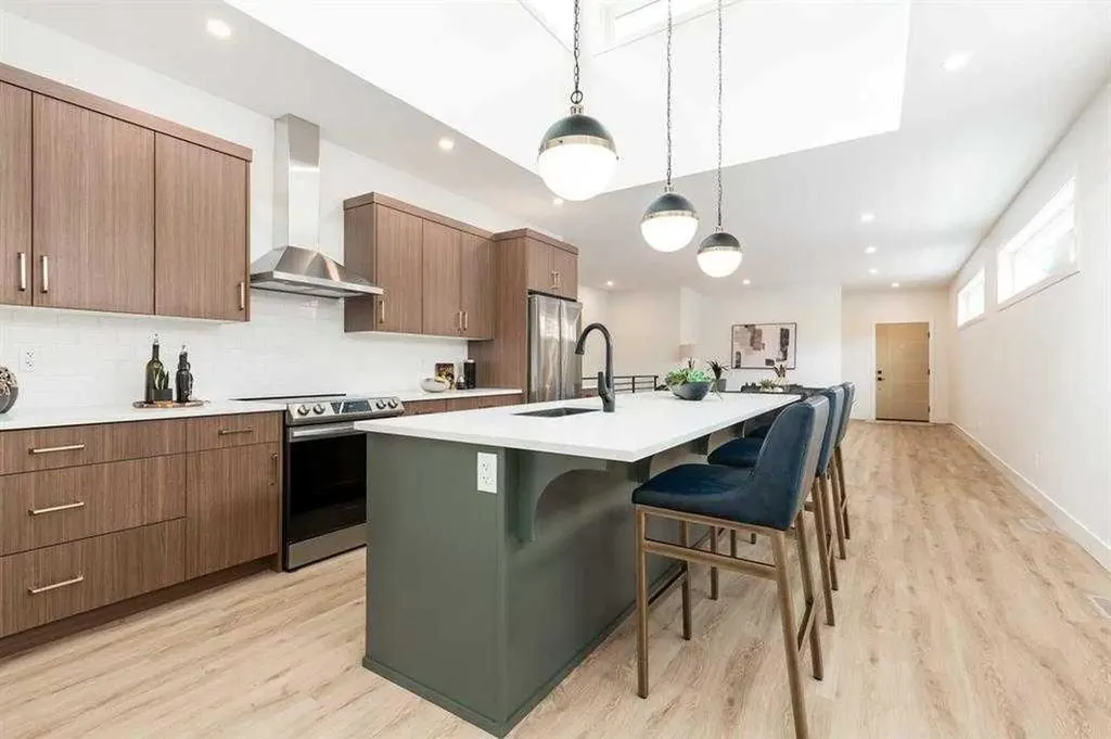 929 9 Street S Lethbridge AB T1J 2M1
