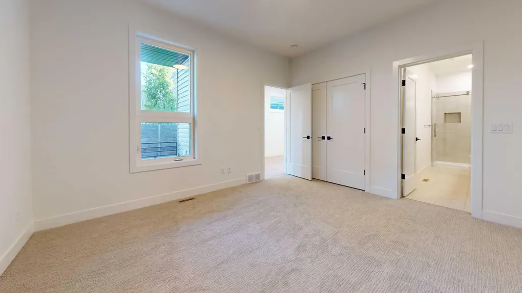 929 9 Street S Lethbridge AB T1J 2M1