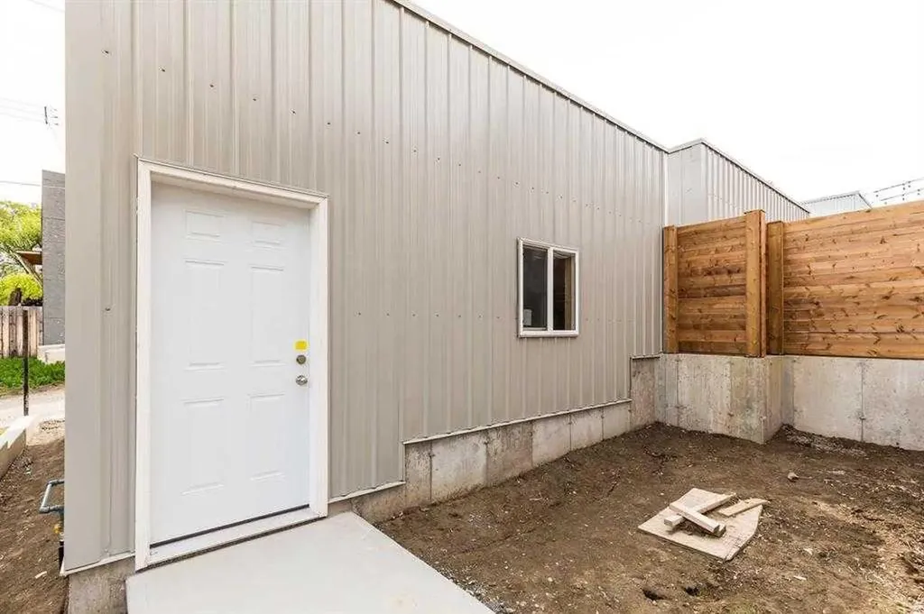 929 9 Street S Lethbridge AB T1J 2M1