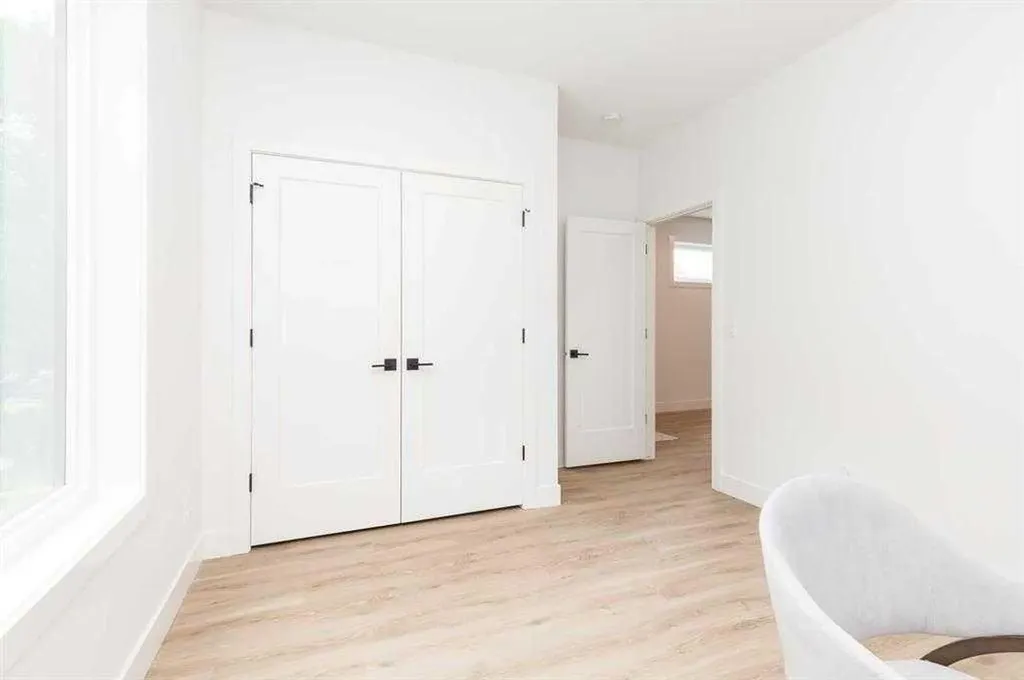 929 9 Street S Lethbridge AB T1J 2M1
