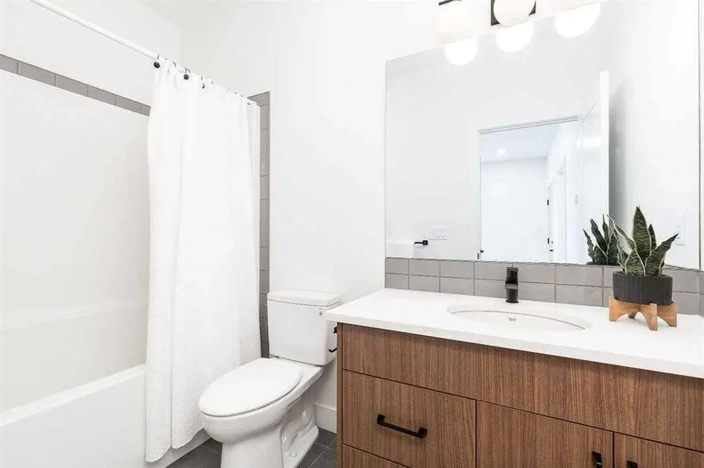 929 9 Street S Lethbridge AB T1J 2M1