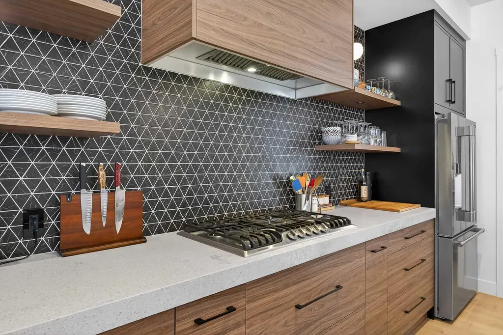 1135A Regent Crescent NE Calgary AB T2E 5J6