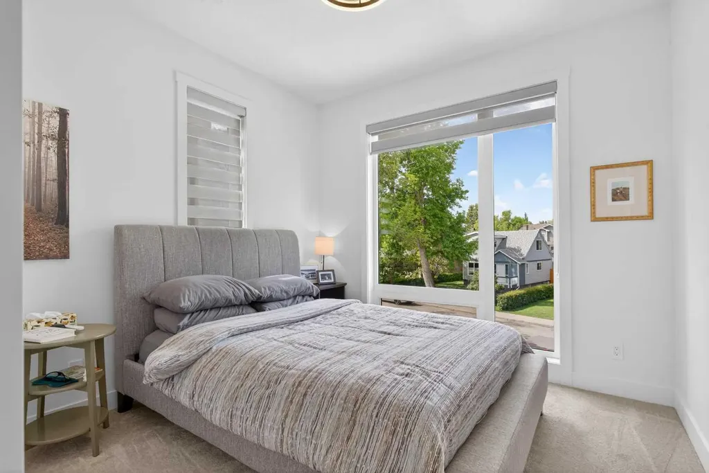 1135A Regent Crescent NE Calgary AB T2E 5J6