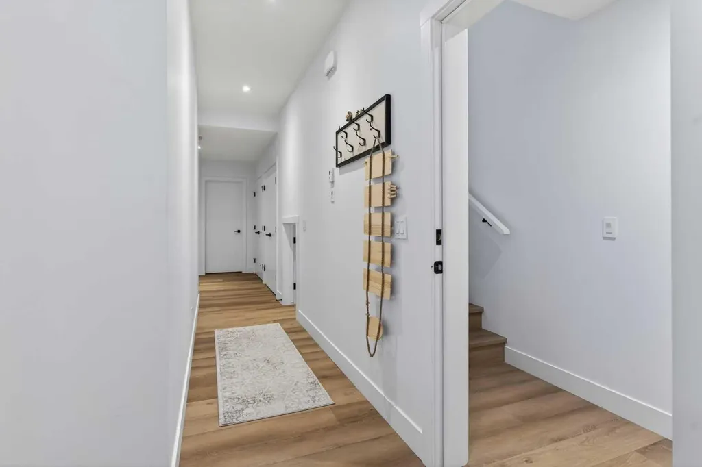 1135A Regent Crescent NE Calgary AB T2E 5J6