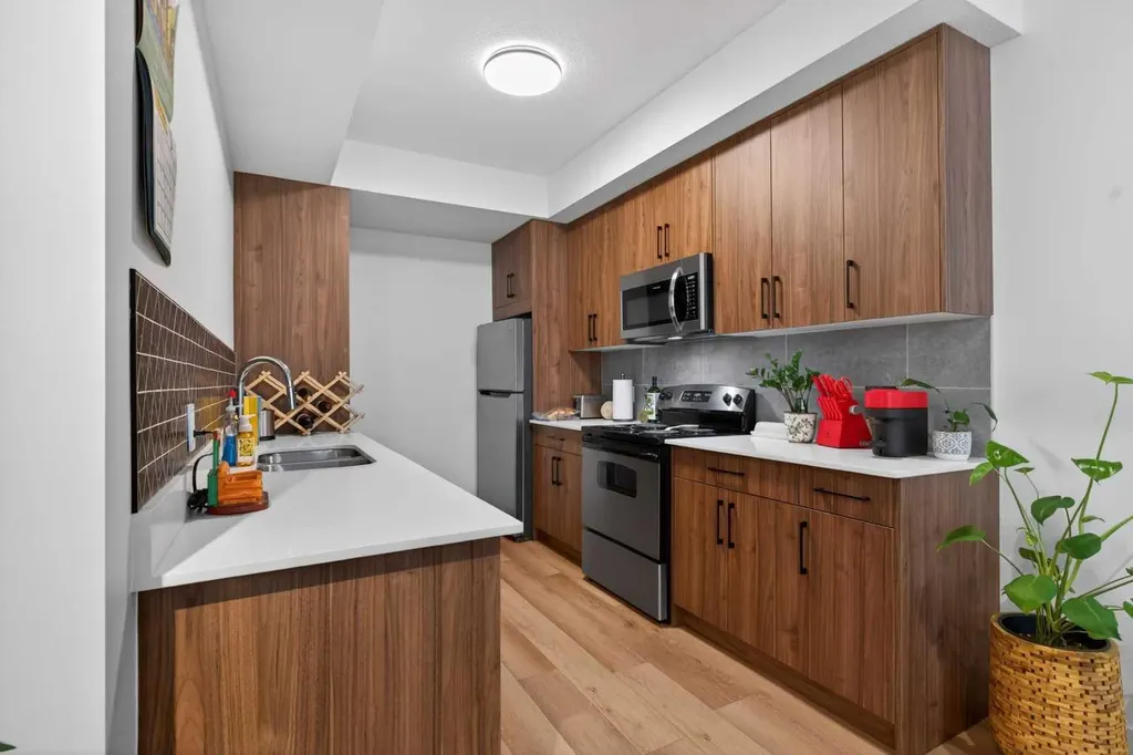 1135A Regent Crescent NE Calgary AB T2E 5J6