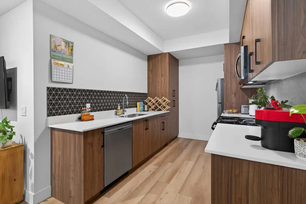 1135A Regent Crescent NE Calgary AB T2E 5J6