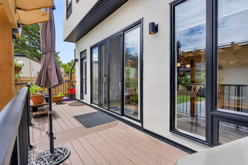 1135A Regent Crescent NE Calgary AB T2E 5J6