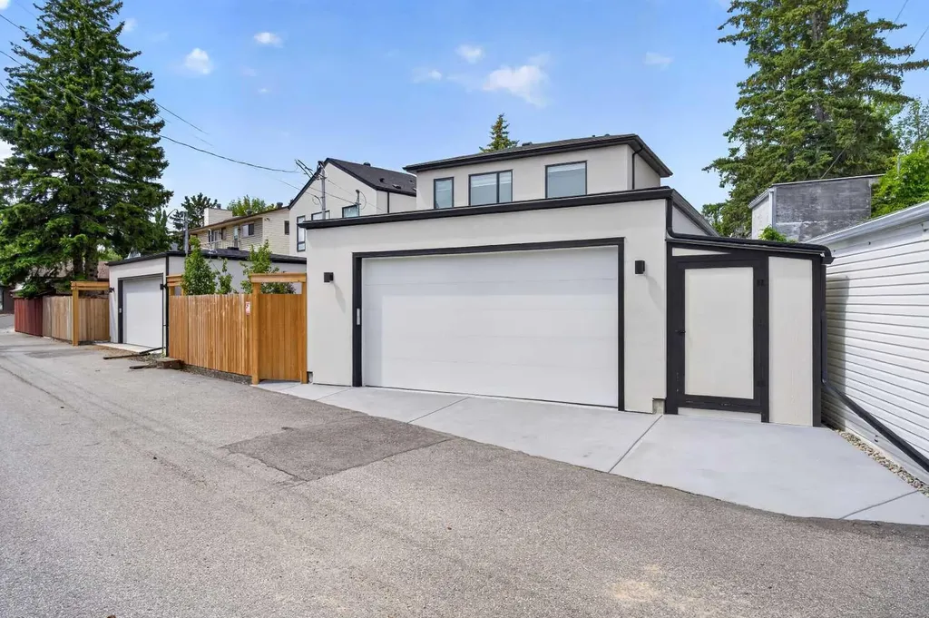 1135A Regent Crescent NE Calgary AB T2E 5J6
