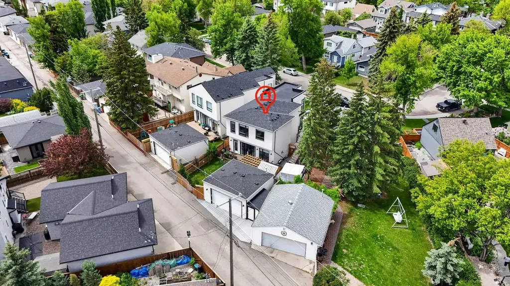 1135A Regent Crescent NE Calgary AB T2E 5J6