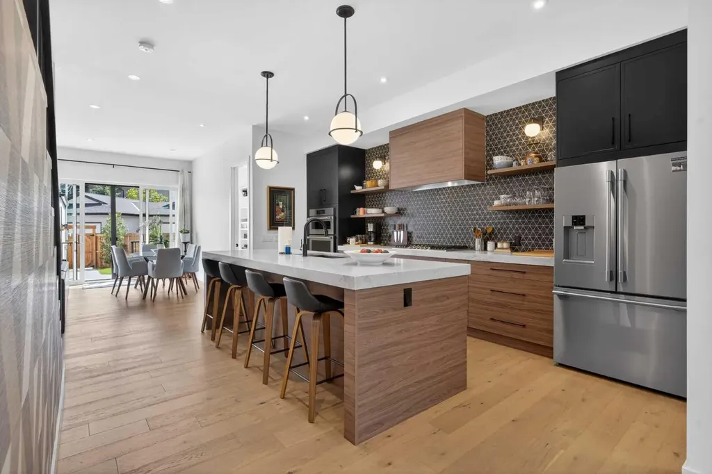 1135A Regent Crescent NE Calgary AB T2E 5J6