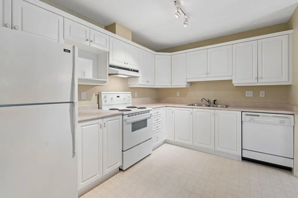 3208 Hawksbrow Point NW Calgary AB T3G 4C9