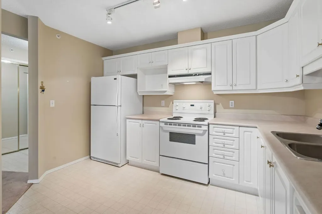 3208 Hawksbrow Point NW Calgary AB T3G 4C9