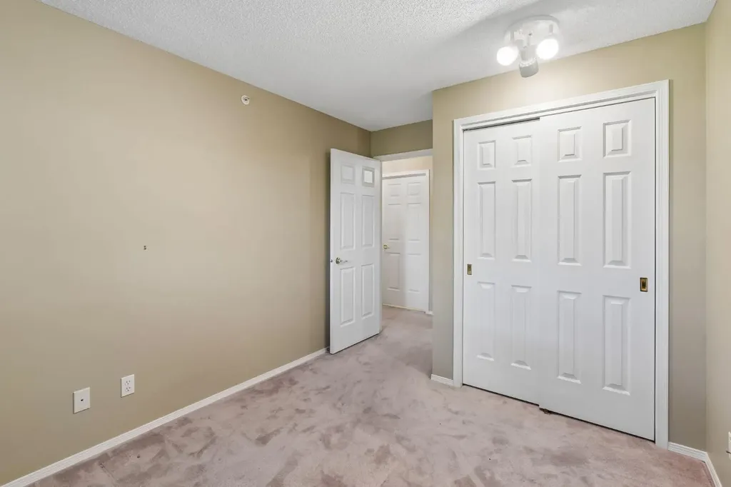 3208 Hawksbrow Point NW Calgary AB T3G 4C9