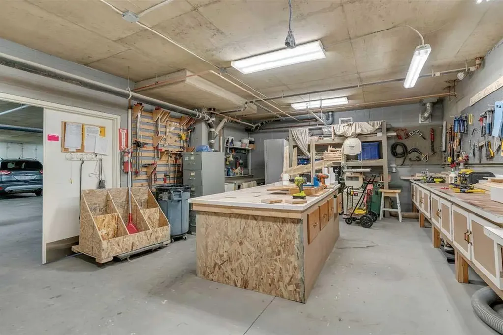 3208 Hawksbrow Point NW Calgary AB T3G 4C9