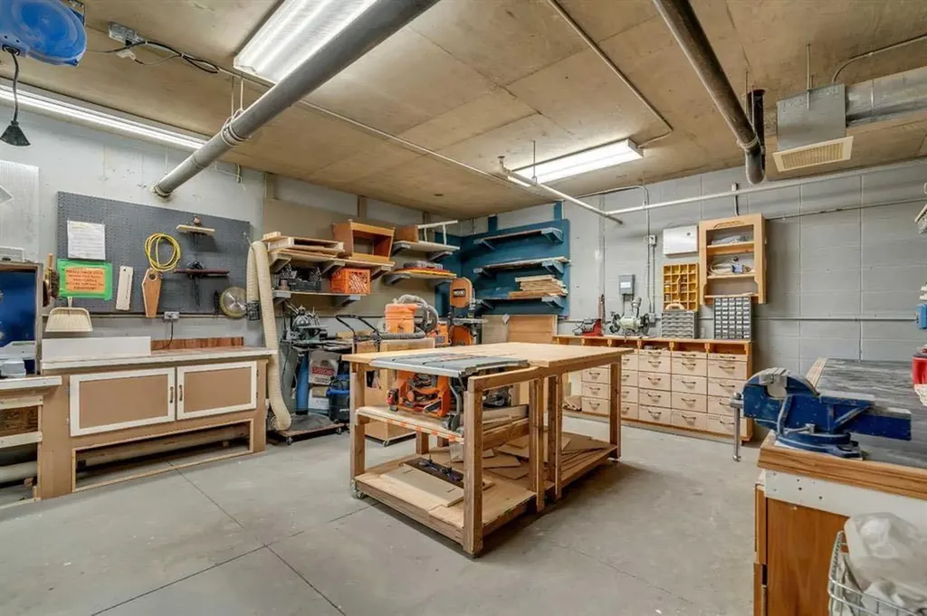 3208 Hawksbrow Point NW Calgary AB T3G 4C9