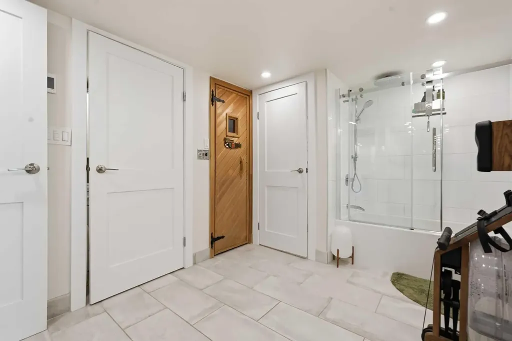 345 4 Avenue NE Calgary AB T2E 0J4