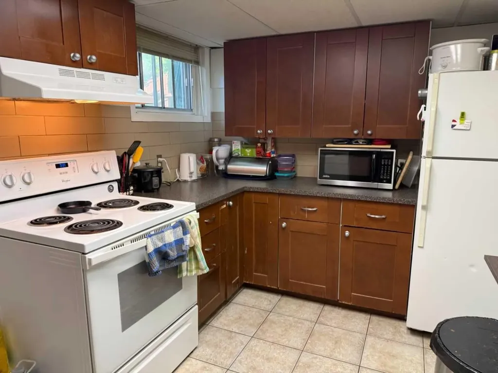 24 Street NW Calgary AB T2M 3Z3